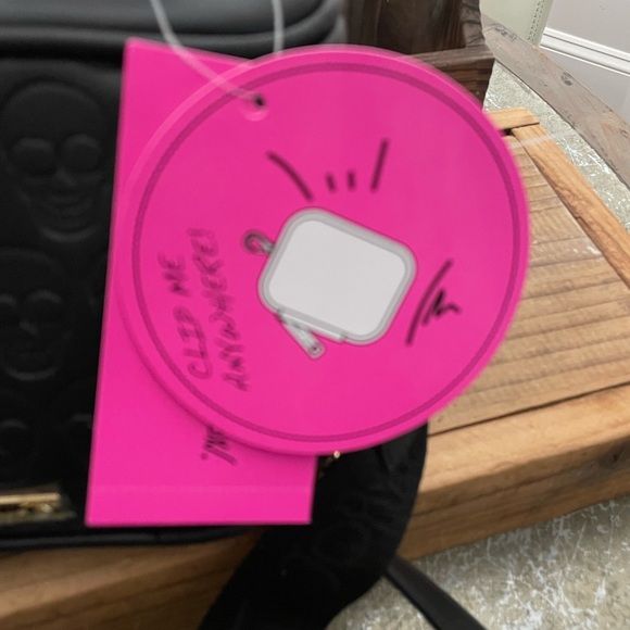 Betsey Johnson “ORGANIZE WITH ME” Removable Pouch Black XOBright
Crossbody bag - Picture 10 of 12